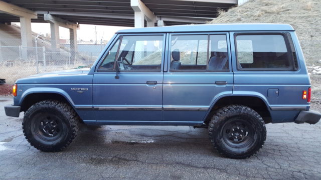 Rare 1991 Mitsubishi Montero RS 4 Door 4x4 With Automatic transmission (Blue) 1991 Mitsubishi Montero
