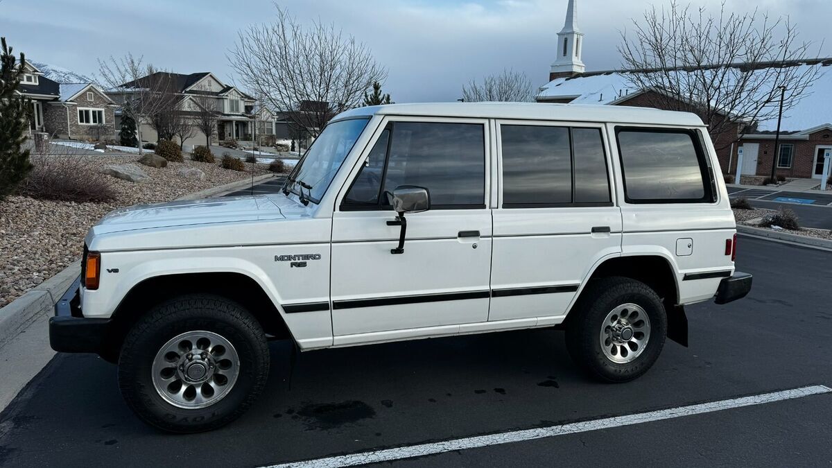 1991 Mitsubishi Montero - photo 2