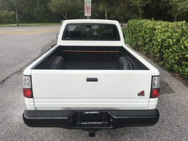 1992 Isuzu Pickup 4 x 4 - photo 3