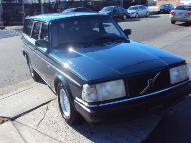 RARE 1993 VOLVO 240 CLASSIC WAGON ~ LIMITED EDITION # 145 of 1600 1993 Volvo 240 240 Classic