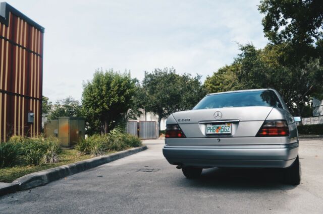 1994 Mercedes-Benz 300-Series E220 - photo 3