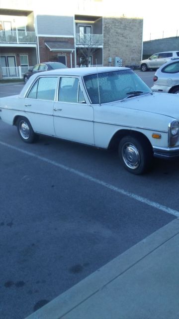 1970 Mercedes-Benz 200-Series Silver