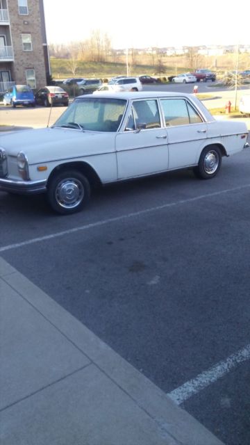1970 Mercedes-Benz 200-Series Silver - photo 3