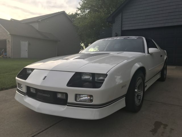 Rare 5.7 IROC Z Camaro 5.7TPI WHITE TRUE SURVIVOR ACTUAL MILES AND PAINT 1989 Chevrolet Camaro IROC