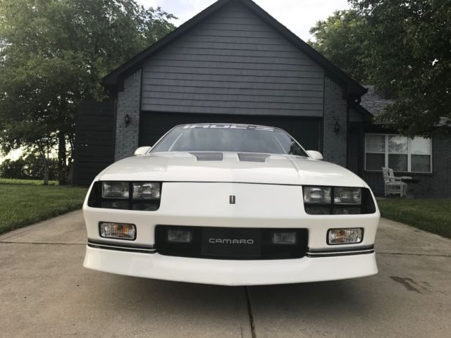 1989 Chevrolet Camaro IROC - photo 3