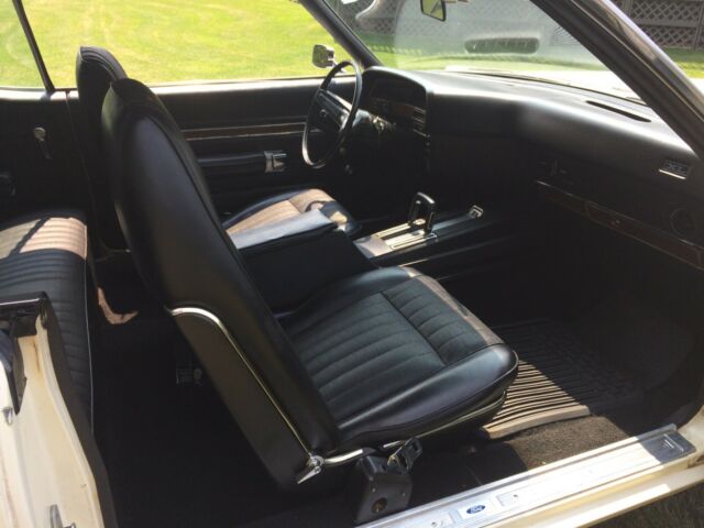 1970 Ford Galaxie XL - Bucket Seats - photo 6