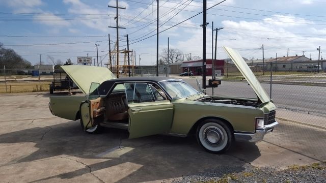 RARE an Original find non molested time machine ! NO RESERVE! 1969 Lincoln Continental