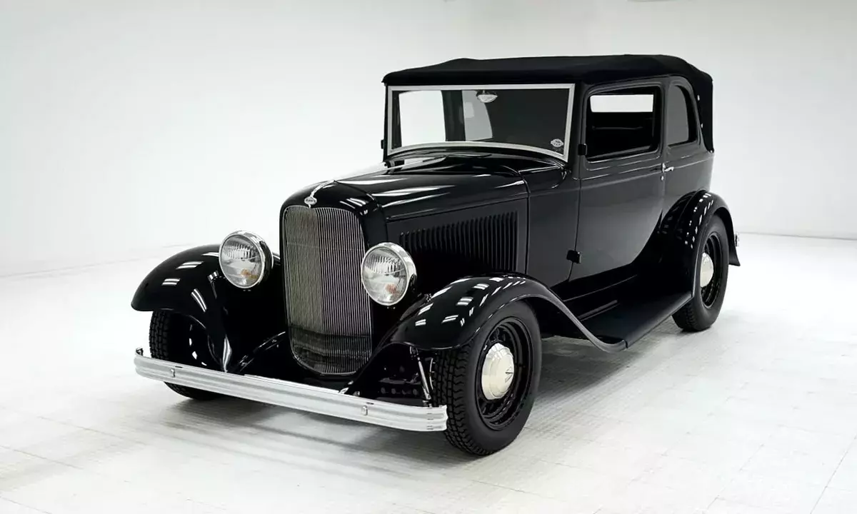 Rare Build/383ci V8/8 1-Barrels/Modern Rodder Feature/Near Flawless/700R4 Auto 1932 Ford Model B 400 Convertible Sedan