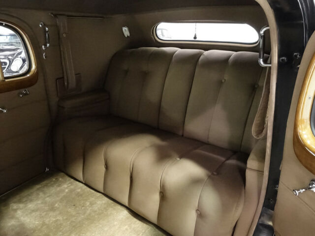 1940 Cadillac Fleetwood Series 75 Formal Sedan - photo 8
