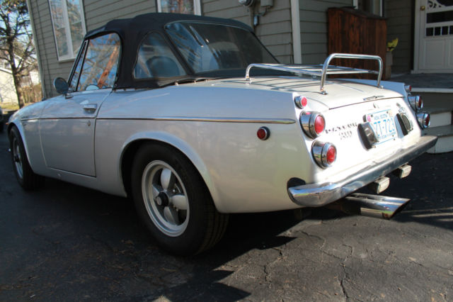 1969 Datsun 2000 - photo 2