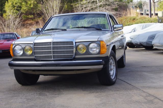 1985 Mercedes-Benz 300-Series W123 300CD
