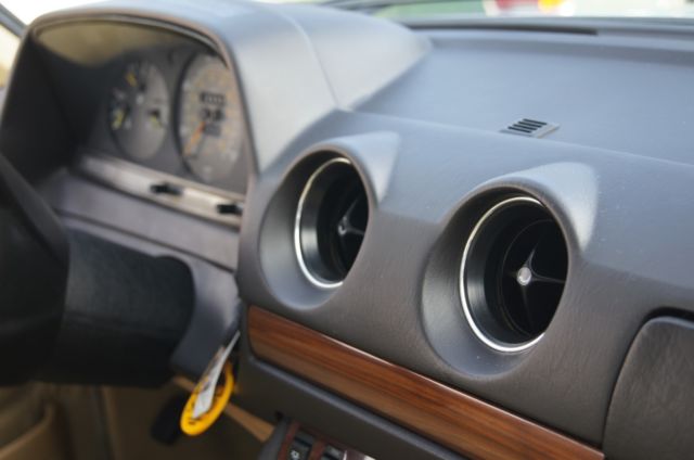1985 Mercedes-Benz 300-Series W123 300CD - photo 11