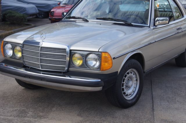 1985 Mercedes-Benz 300-Series W123 300CD - photo 2