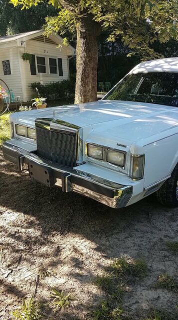 1988 Lincoln Town Car - photo 2