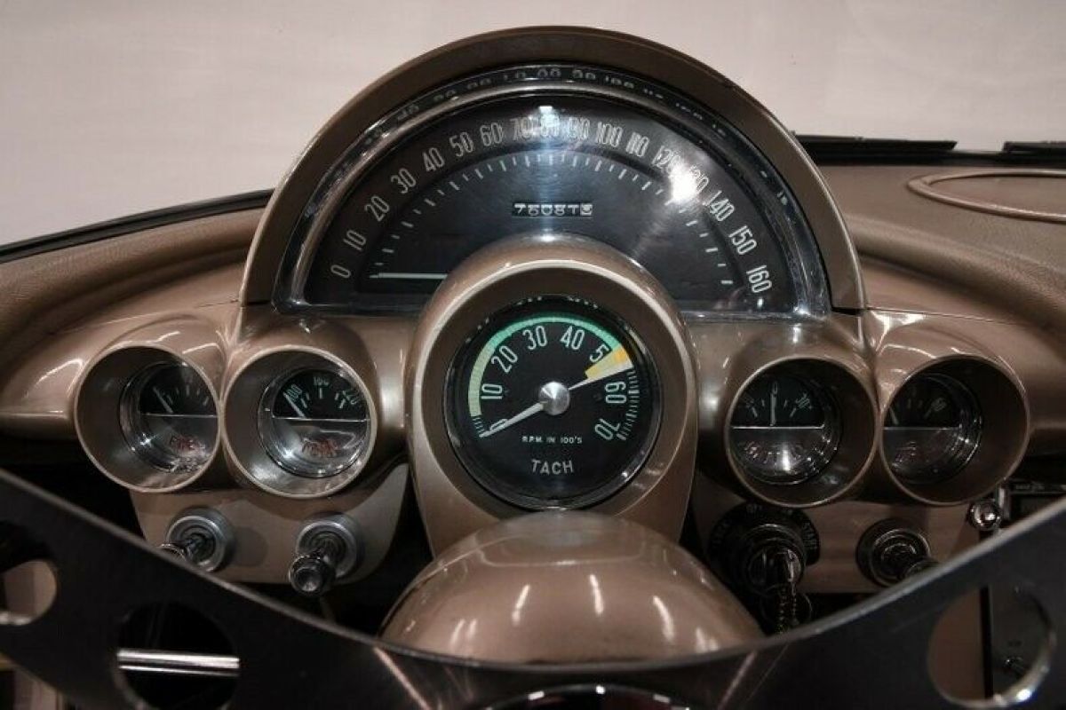 1961 Chevrolet Corvette - photo 2