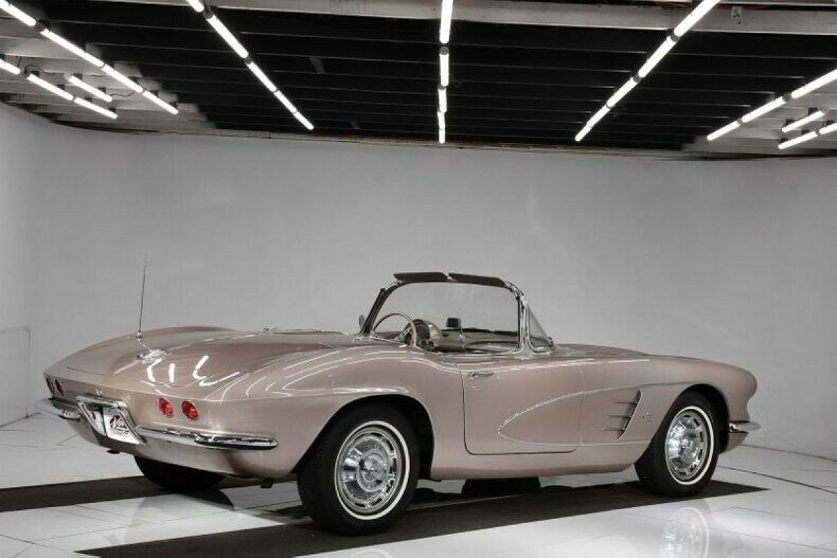 1961 Chevrolet Corvette - photo 3