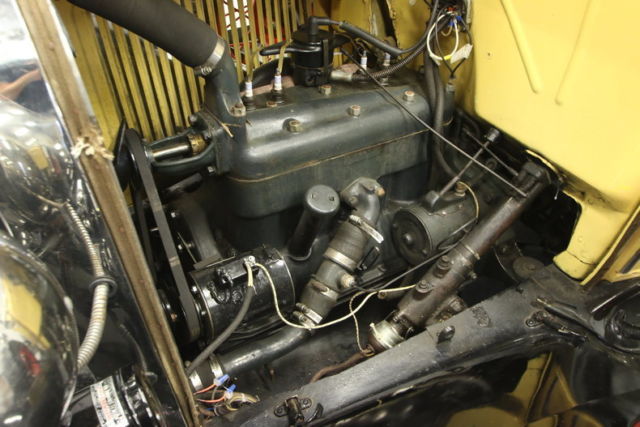 1931 Ford Modle A Deluxe Roadster - photo 3
