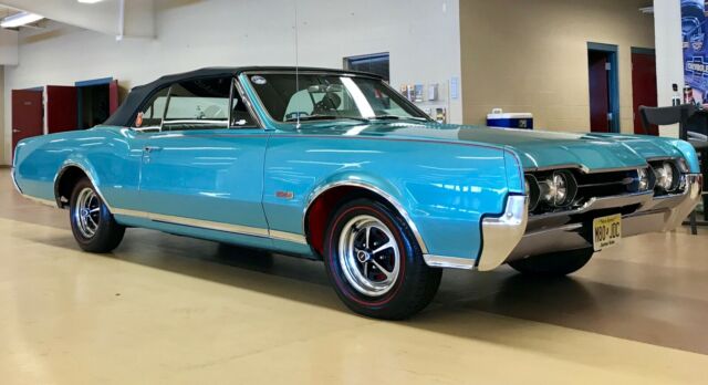 Rare Factory 4 speed , with W-30 code K Aquamarine Convertible 1967 Oldsmobile 442