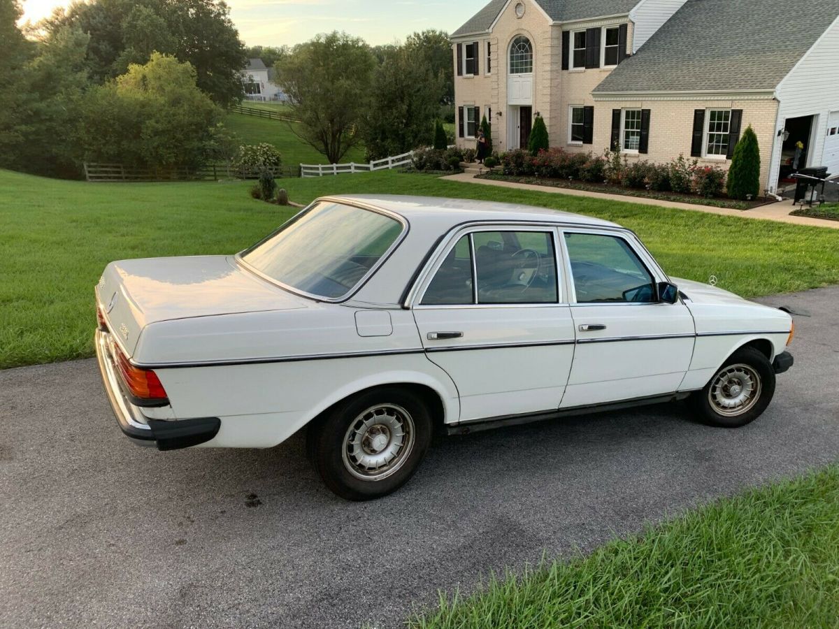 1980 Mercedes-Benz 300-Series - photo 10