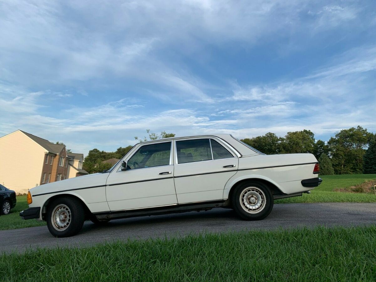 1980 Mercedes-Benz 300-Series - photo 4