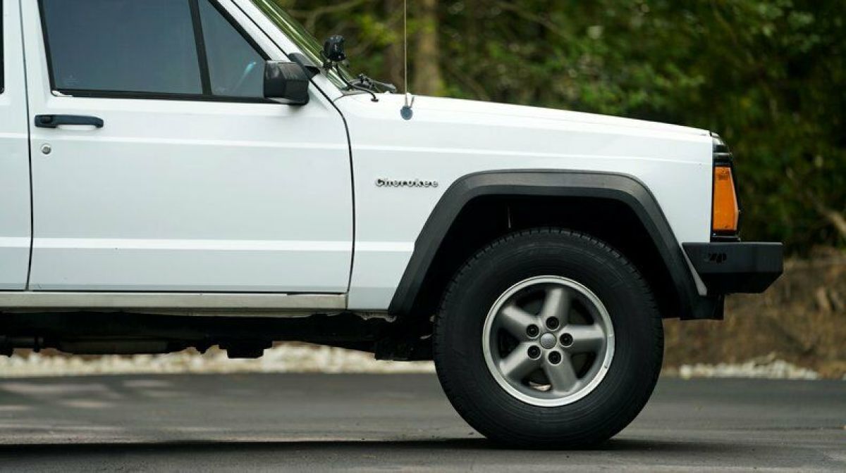 1992 Jeep Cherokee 4dr Wagon Base - photo 10