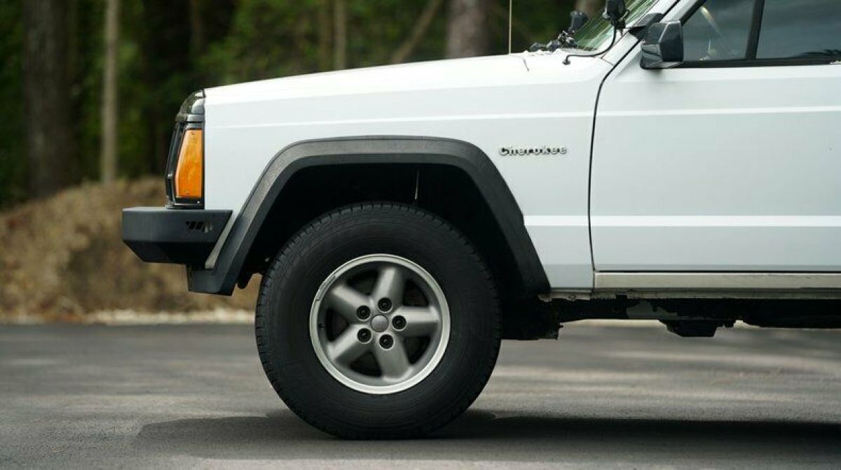 1992 Jeep Cherokee 4dr Wagon Base - photo 4