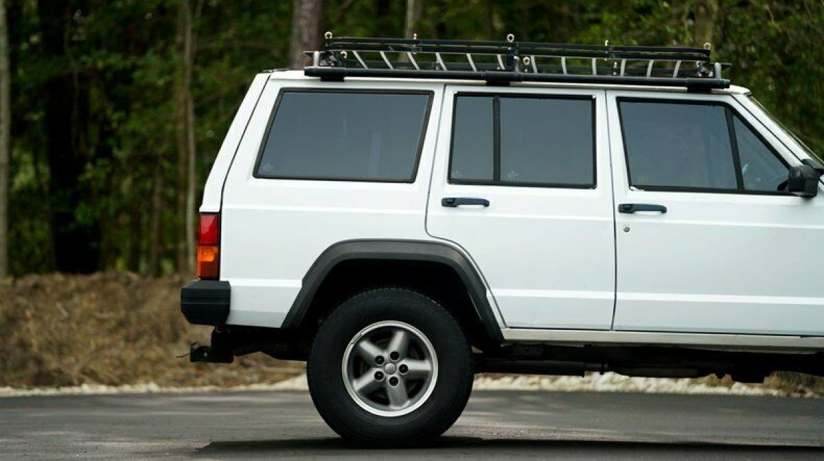 1992 Jeep Cherokee 4dr Wagon Base - photo 9