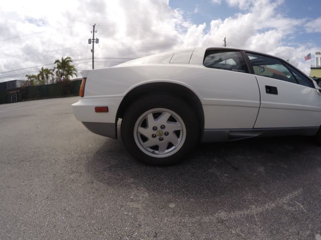 1989 Lotus Esprit White with Metallic Gray Trim - photo 12