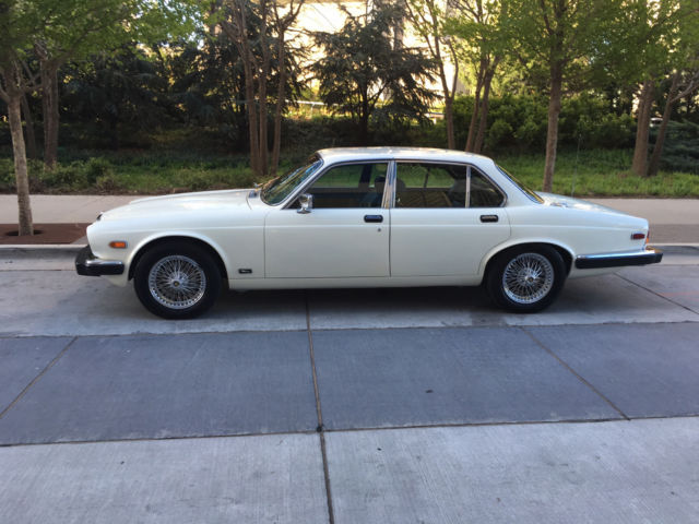1981 Jaguar XJ6 - photo 2