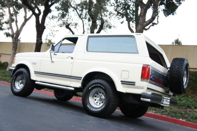 1989 Ford Bronco 5.8L V8 4x4 ~ GARAGE KEPT~ VERY LOW MILES!!! - photo 2