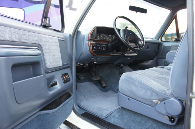 1989 Ford Bronco 5.8L V8 4x4 ~ GARAGE KEPT~ VERY LOW MILES!!! - photo 5