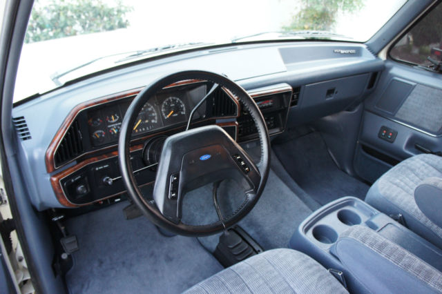 1989 Ford Bronco 5.8L V8 4x4 ~ GARAGE KEPT~ VERY LOW MILES!!! - photo 6