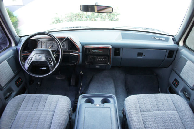 1989 Ford Bronco 5.8L V8 4x4 ~ GARAGE KEPT~ VERY LOW MILES!!! - photo 7