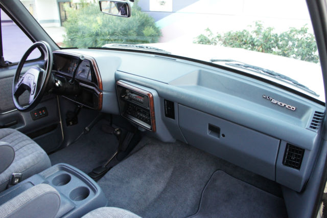 1989 Ford Bronco 5.8L V8 4x4 ~ GARAGE KEPT~ VERY LOW MILES!!! - photo 8