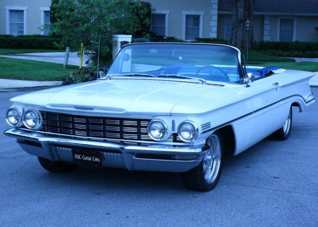 1960 Oldsmobile Eighty-Eight DYNAMIC 88 CONVERTIBLE - RESTORED - photo 2
