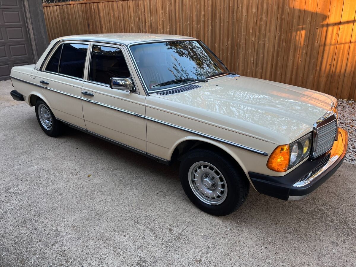 1982 Mercedes-Benz 300-Series 300D Turbo Diesel, ONE OWNER TX CAR, LOW MILES - photo 3