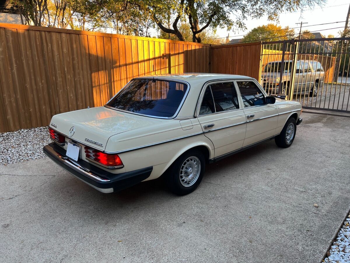 1982 Mercedes-Benz 300-Series 300D Turbo Diesel, ONE OWNER TX CAR, LOW MILES - photo 4