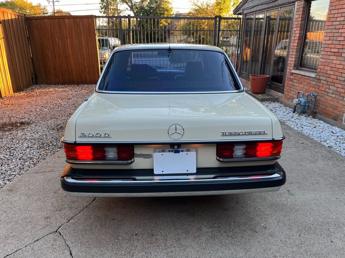 1982 Mercedes-Benz 300-Series 300D Turbo Diesel, ONE OWNER TX CAR, LOW MILES - photo 5