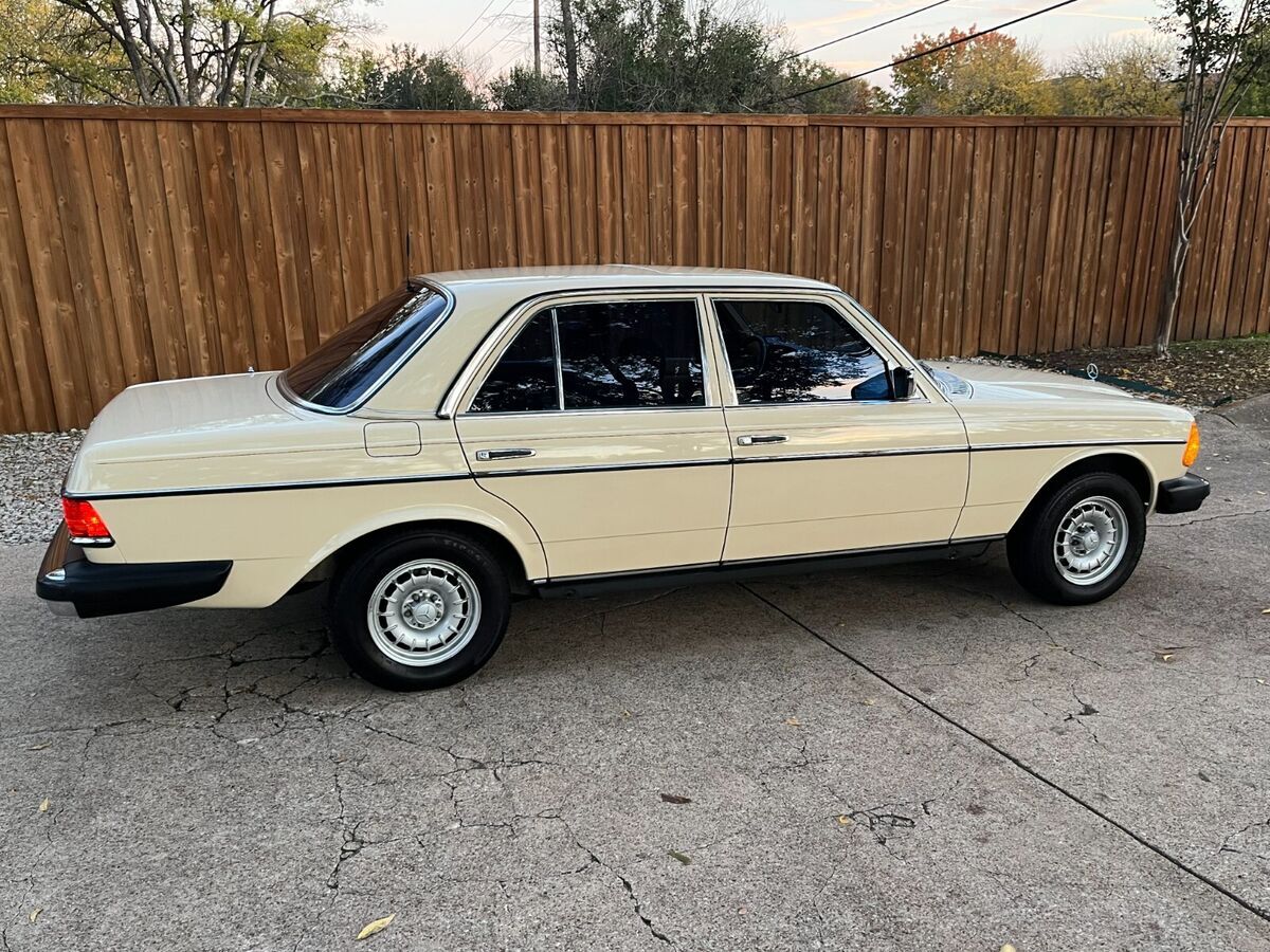 1982 Mercedes-Benz 300-Series 300D Turbo Diesel, ONE OWNER TX CAR, LOW MILES - photo 7