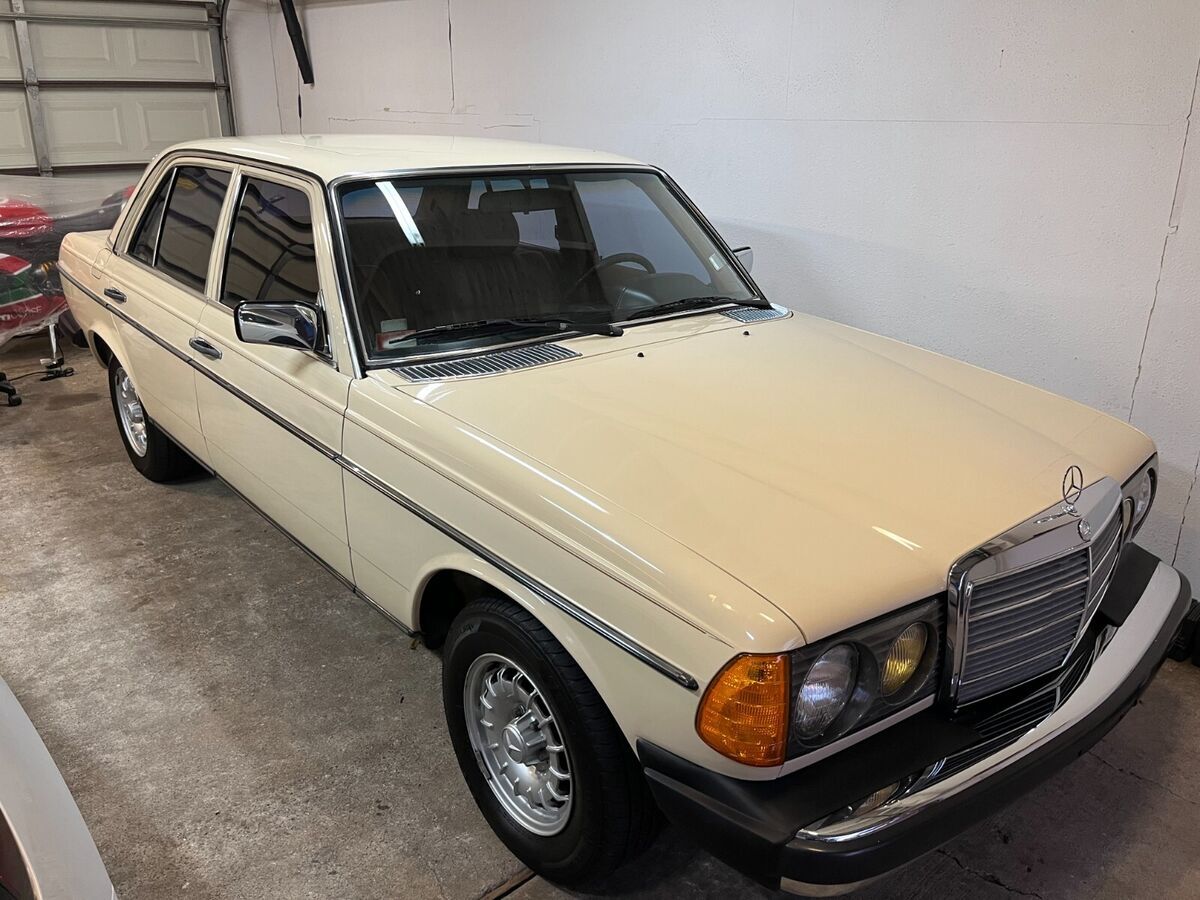 1982 Mercedes-Benz 300-Series 300D Turbo Diesel, ONE OWNER TX CAR, LOW MILES - photo 9