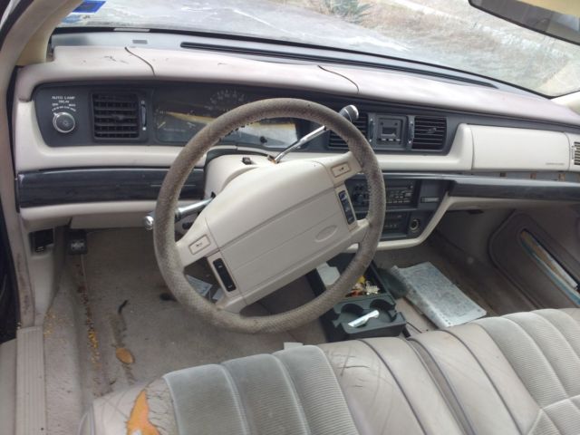 1992 Ford Crown Victoria Touring Sedan - photo 3
