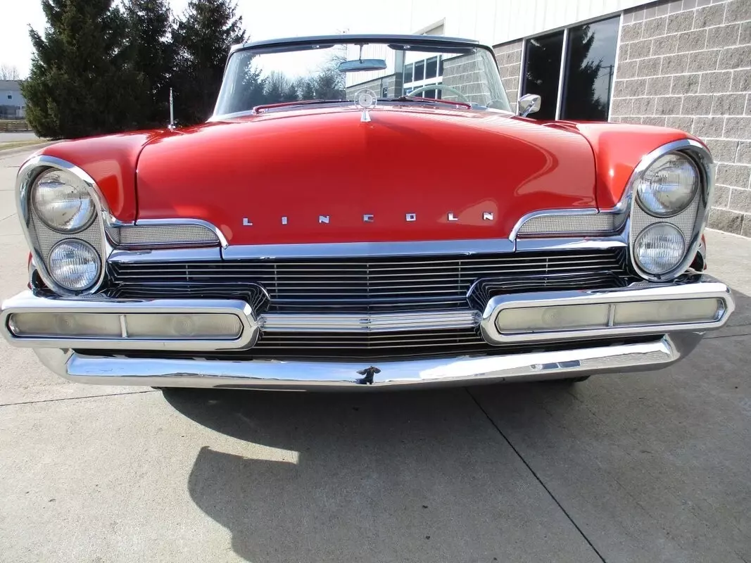 1957 Lincoln Premiere Convertible - photo 9