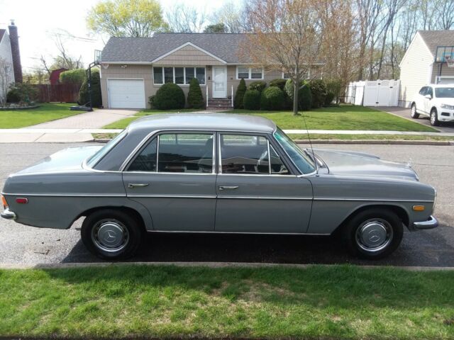 1970 Mercedes-Benz 200-Series W115 - photo 9