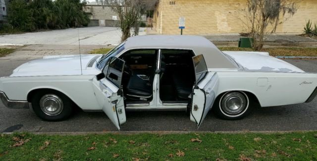 1967 Lincoln Continental Suicide 4 door sedan - photo 4