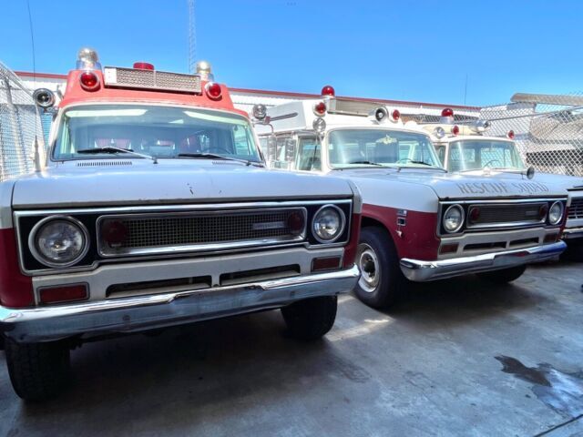 RARE VINTAGE AMBULANCE GROUPING INTERNATIONAL HARVESTER TRAVELALL 1971 International Harvester Other