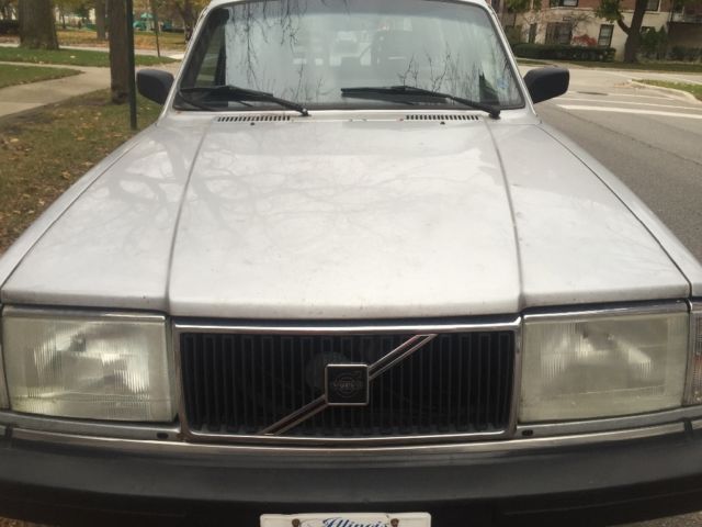 Rare Volvo 240 wagon true 5-speed but rust issues 1990 Volvo 240 DL