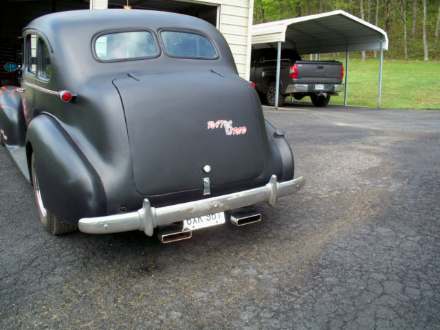 1937 Oldsmobile Custom Cruiser - photo 2