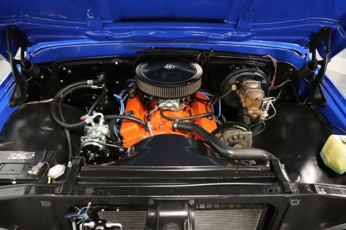 1971 Chevrolet Suburban 4X4 - photo 4