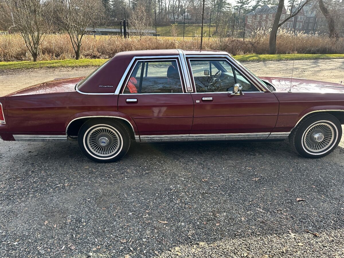 Really fun to drive -- even on the highway. 5.0L V8 1989 Ford LTD Crown Victoria