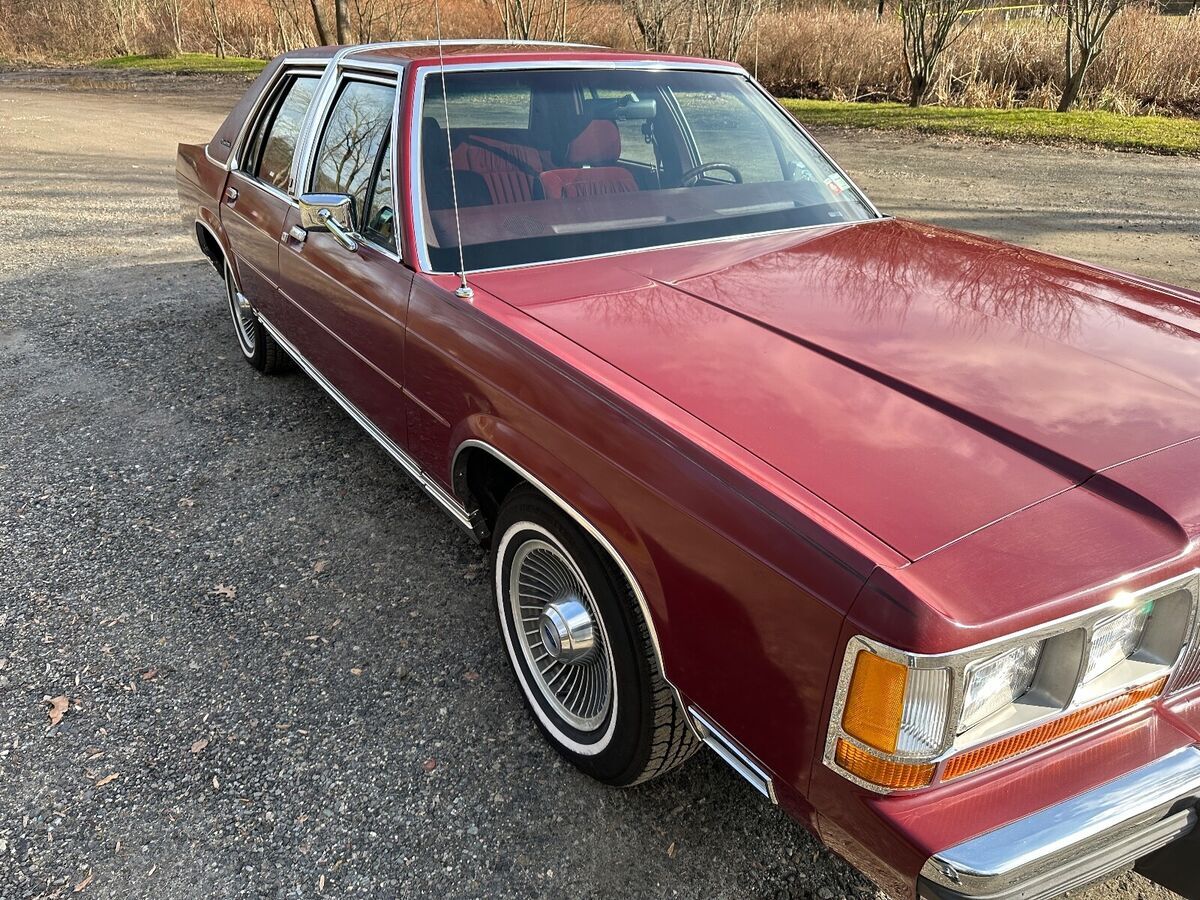 1989 Ford LTD Crown Victoria - photo 2
